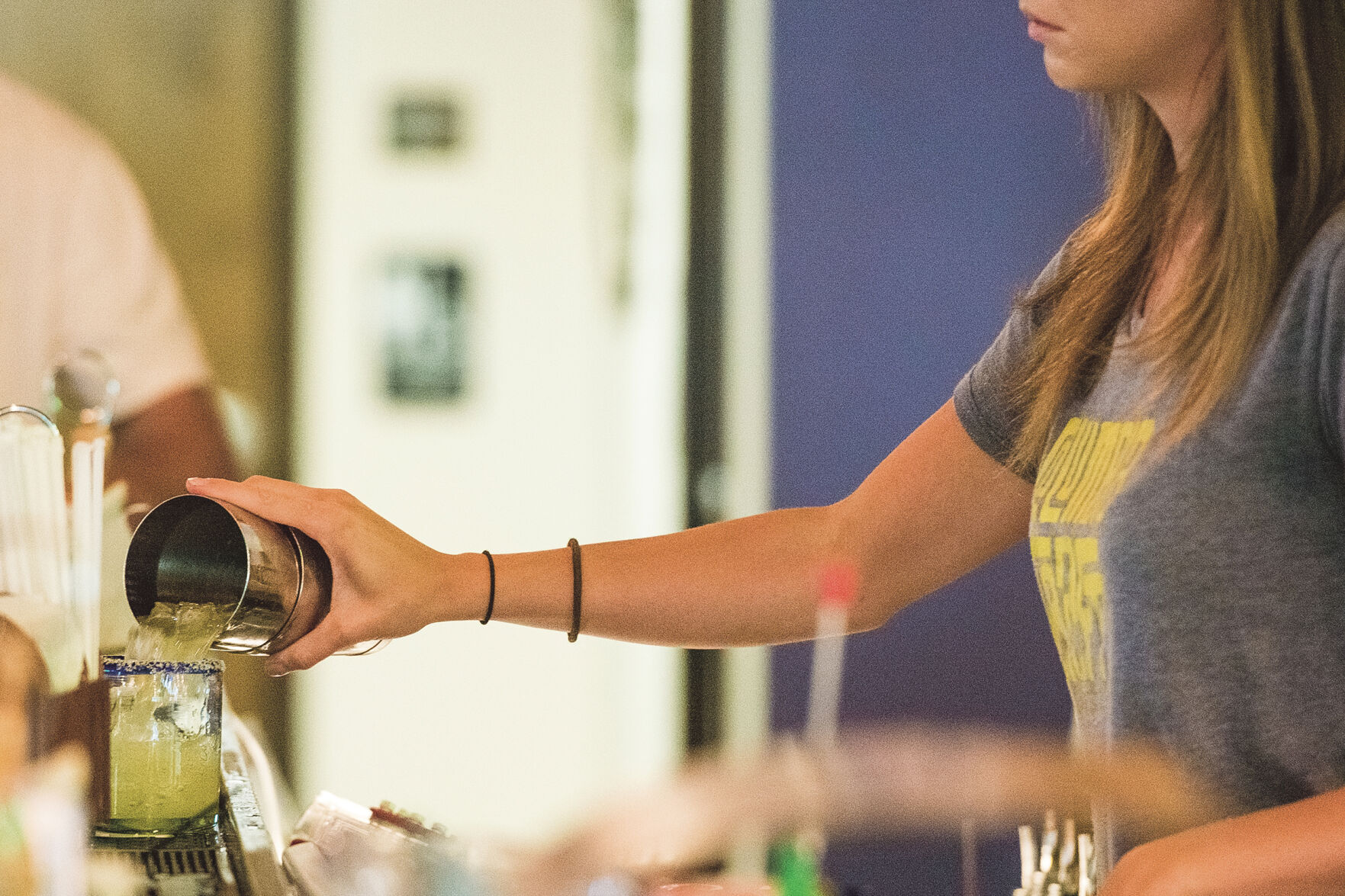 Cantina 76 pouring margarita